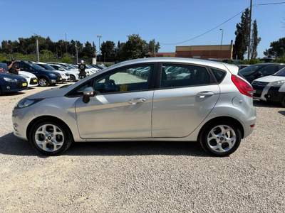 Ford Fiesta 1.4 5 porte Bz.- GPL Titanium Grigio usata Lecce