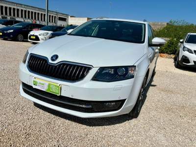 Skoda Octavia 2.0 TDI CR 150 CV 4x4 Wagon Scout Bianco usata Lecce