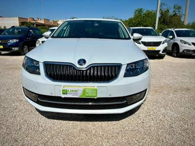 Skoda Octavia 2.0 TDI CR 150 CV 4x4 Wagon Scout Bianco usata Lecce
