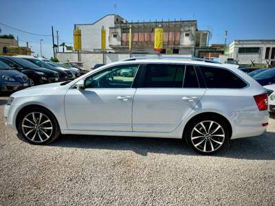 Skoda Octavia 2.0 TDI CR 150 CV 4x4 Wagon Scout Bianco usata Lecce