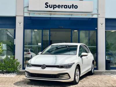 Volkswagen Golf 2.0 TDI 150 CV DSG *VETRI OSCURATI *APPCONNECT Bianco usata Feltre