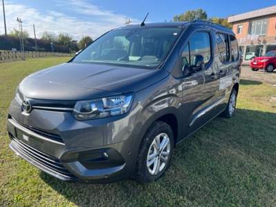 Toyota Proace 1.5D 100 CV S&S Short Executive Blu/Azzurro usata Scandiano