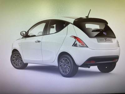 Lancia Ypsilon 1.0 FireFly 5 porte S&S Hybrid Silver Plus Bianco usata Palermo