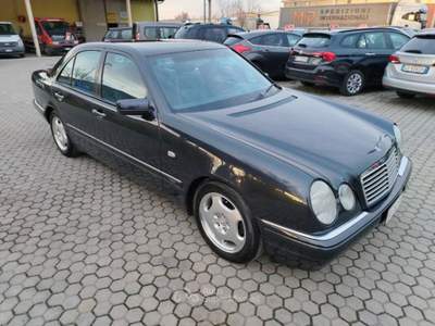Mercedes-Benz Classe E 200 Avantgarde Blu/Azzurro usata Cigognola