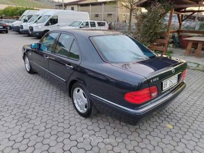 Mercedes-Benz Classe E 200 Avantgarde Blu/Azzurro usata Cigognola