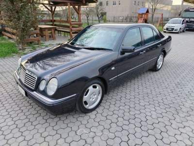Mercedes-Benz Classe E 200 Avantgarde Blu/Azzurro usata Cigognola