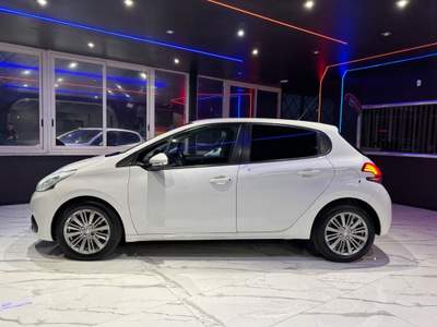 Peugeot 208 5p. GPL Allure Bianco usata Maddaloni