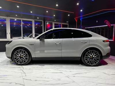Porsche Cayenne Coupé 3.0 V6 E-Hybrid Grigio usata Maddaloni