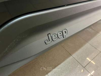 Jeep Avenger 1.2 Turbo MHEV Summit Infotaiment pack Grigio usata Melegnano