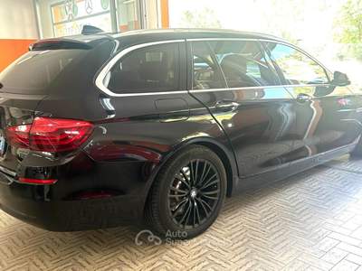 BMW Serie 5 525d 525d Touring xdrive Luxury auto E6 Nero usata BRESCIA