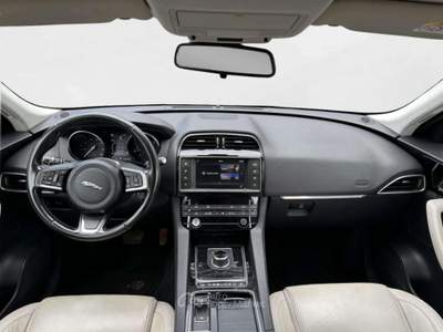 Jaguar F-Pace 2.0 D 180 CV AWD aut. Prestige Nero usata Monteriggioni