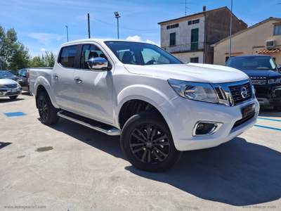 Nissan Navara Navara 2.3 dCi 4WD Double Cab Acenta Bianco usata Prato