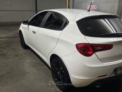 Alfa Romeo Giulietta GIULIETTA BENZINA /GPL (CASA MADRE) Bianco usata Roma