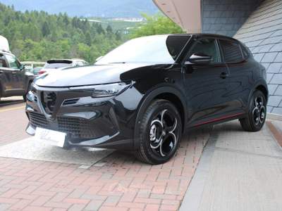 Alfa Romeo Junior 1.2 145cv Hybrid eDCT6 Speciale Nero usata Denno