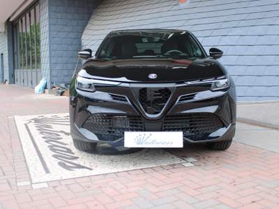Alfa Romeo Junior 1.2 145cv Hybrid eDCT6 Speciale Nero usata Denno