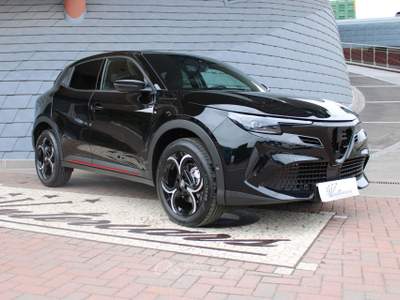 Alfa Romeo Junior 1.2 145cv Hybrid eDCT6 Speciale Nero usata Denno