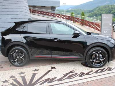 Alfa Romeo Junior 1.2 145cv Hybrid eDCT6 Speciale Nero usata Denno