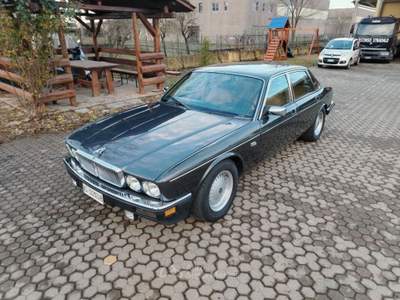Jaguar XJ6 4.0 Daimler cat. Grigio usata Cigognola