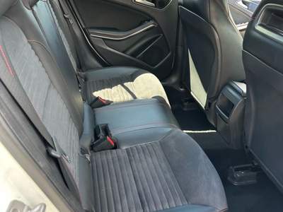 Mercedes-Benz GLA KIT ESTETICO AMG Bianco usata La Spezia