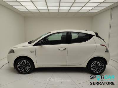 Lancia Ypsilon III 2021 1.0 firefly hybrid Platino s&s 70cv Bianco usata Erba