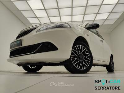 Lancia Ypsilon III 2021 1.0 firefly hybrid Platino s&s 70cv Bianco usata Erba