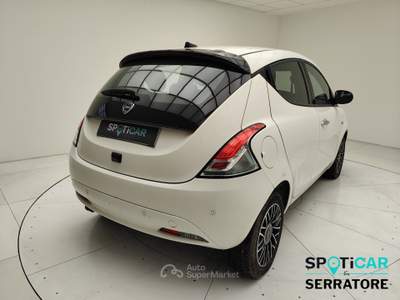 Lancia Ypsilon III 2021 1.0 firefly hybrid Platino s&s 70cv Bianco usata Erba