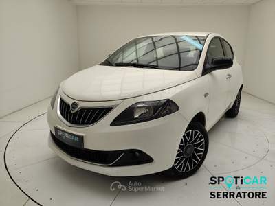 Lancia Ypsilon III 2021 1.0 firefly hybrid Platino s&s 70cv Bianco usata Erba