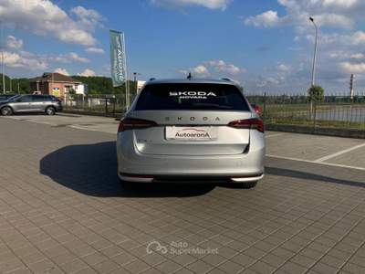 Skoda Octavia 2.0 TDI 150 CV DSG Wagon Executive Argento usata Paruzzaro