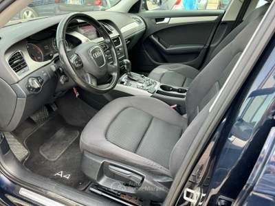 Audi A4 Sul quadro segna 182.000km ma è stato rifatto il motore. Blu/Azzurro usata Rende