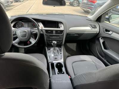 Audi A4 Sul quadro segna 182.000km ma è stato rifatto il motore. Blu/Azzurro usata Rende