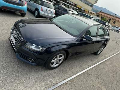 Audi A4 Sul quadro segna 182.000km ma è stato rifatto il motore. Blu/Azzurro usata Rende