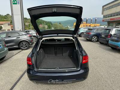 Audi A4 Sul quadro segna 182.000km ma è stato rifatto il motore. Blu/Azzurro usata Rende