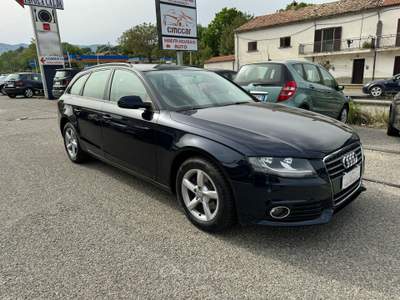 Audi A4 Sul quadro segna 182.000km ma è stato rifatto il motore. Blu/Azzurro usata Rende