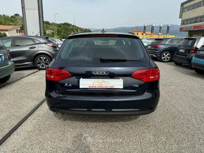 Audi A4 Sul quadro segna 182.000km ma è stato rifatto il motore. Blu/Azzurro usata Rende