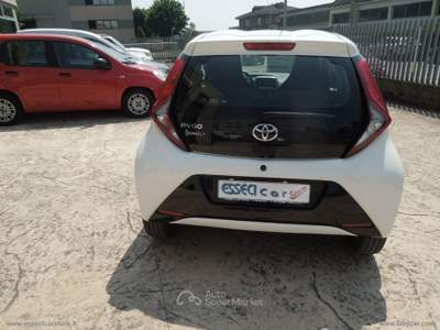 Toyota Aygo Aygo Connect 1.0 VVT-i 72CV 5p. x-busin. Bianco usata VILLAFRANCA DI VERONA