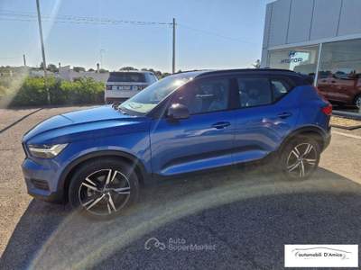 Volvo XC40 D4 AWD Geartronic R-design Blu/Azzurro usata Cisternino