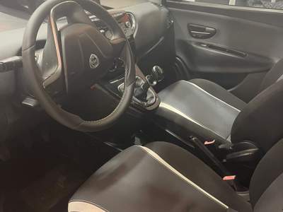 Lancia Ypsilon Comoda e versatile. Nero usata Rende