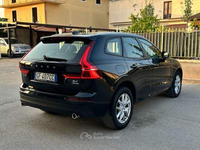Volvo XC60 XC60 B4 GEARTRONIC MOMENTUM IBRIDO DIESEL/ELETTTICO Nero usata Barrafranca
