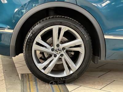 Volkswagen Tiguan SCR DSG R-Line Blu/Azzurro usata Rosarno
