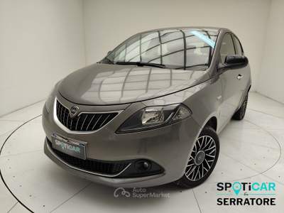 Lancia Ypsilon III 2021 1.0 firefly hybrid Platino s&s 70cv Grigio usata Erba