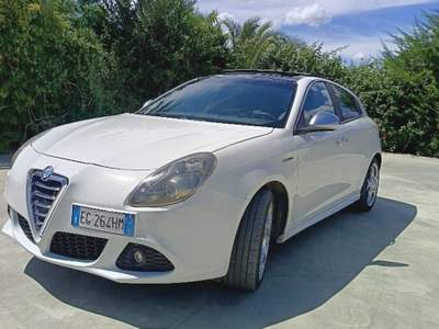 Alfa Romeo Giulietta Alfa Romeo Giulietta  2.0 JTDm-2 170 cv tet panoram e apribile Bianco usata Sant'Anastasia