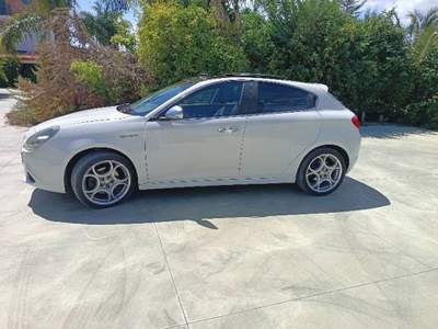 Alfa Romeo Giulietta Alfa Romeo Giulietta  2.0 JTDm-2 170 cv tet panoram e apribile Bianco usata Sant'Anastasia