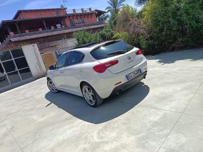 Alfa Romeo Giulietta Alfa Romeo Giulietta  2.0 JTDm-2 170 cv tet panoram e apribile Bianco usata Sant'Anastasia