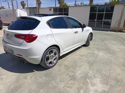 Alfa Romeo Giulietta Alfa Romeo Giulietta  2.0 JTDm-2 170 cv tet panoram e apribile Bianco usata Sant'Anastasia