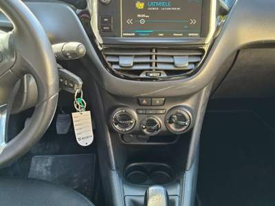 Peugeot 208 1.6 HDI 75CV Rosso usata Trinitapoli