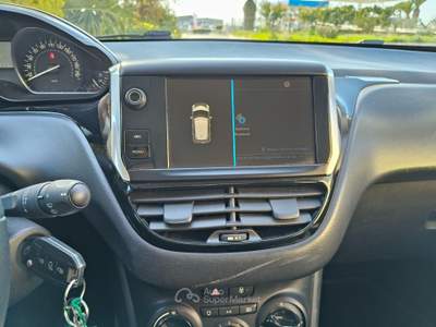 Peugeot 208 1.6 HDI 75CV Rosso usata Trinitapoli