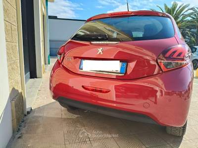 Peugeot 208 1.6 HDI 75CV Rosso usata Trinitapoli
