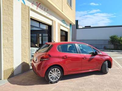 Peugeot 208 1.6 HDI 75CV Rosso usata Trinitapoli