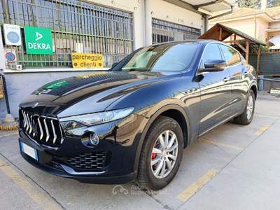 Maserati Levante V6 Diesel 275 CV AWD Nero usata Lomazzo