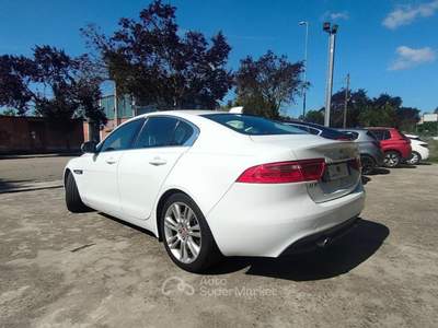 Jaguar XE 2.0 D 240 CV AWD aut. Prestige Bianco usata Asti